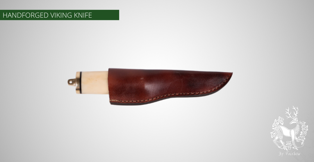 HANDGESMEED VIKING MES SCHEDE. MESSING POMMEL EN PLAAT